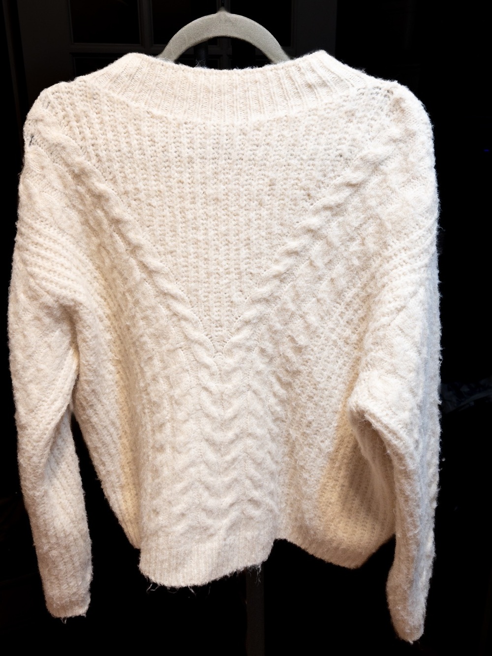 Universal Thread Women’s L Cream Cable Knit Textured Cozy Sweater